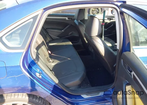 2017 Volkswagen Passat 1.8T R-Line z USA, uszkodzony, nr VIN 1VWDT7A3XHC048994